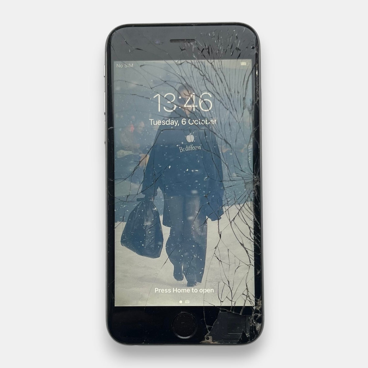 Balenciaga Winter 22 360° Show Invitation iPhone, Alex Consani