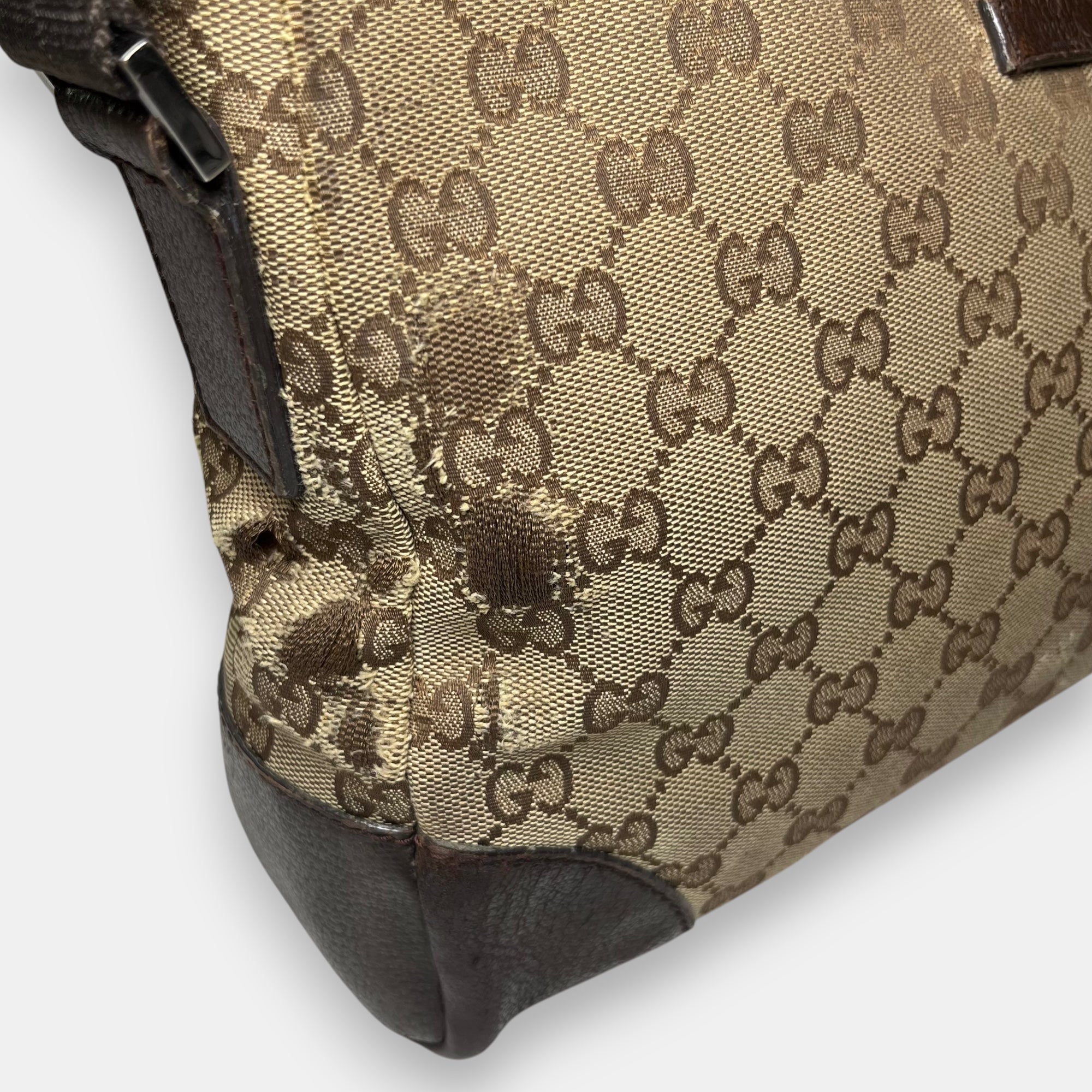 Gucci GG Canvas Shoulder Bag Beige Silver Hardware w. Original Papers