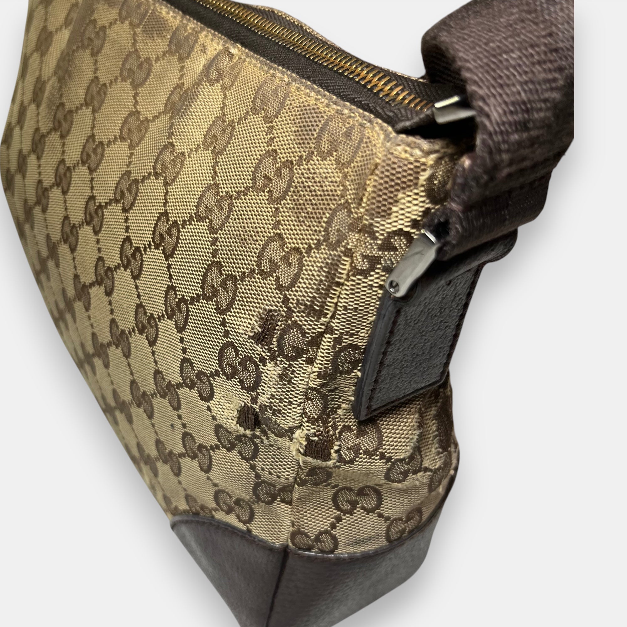 Gucci GG Canvas Shoulder Bag Beige Silver Hardware w. Original Papers